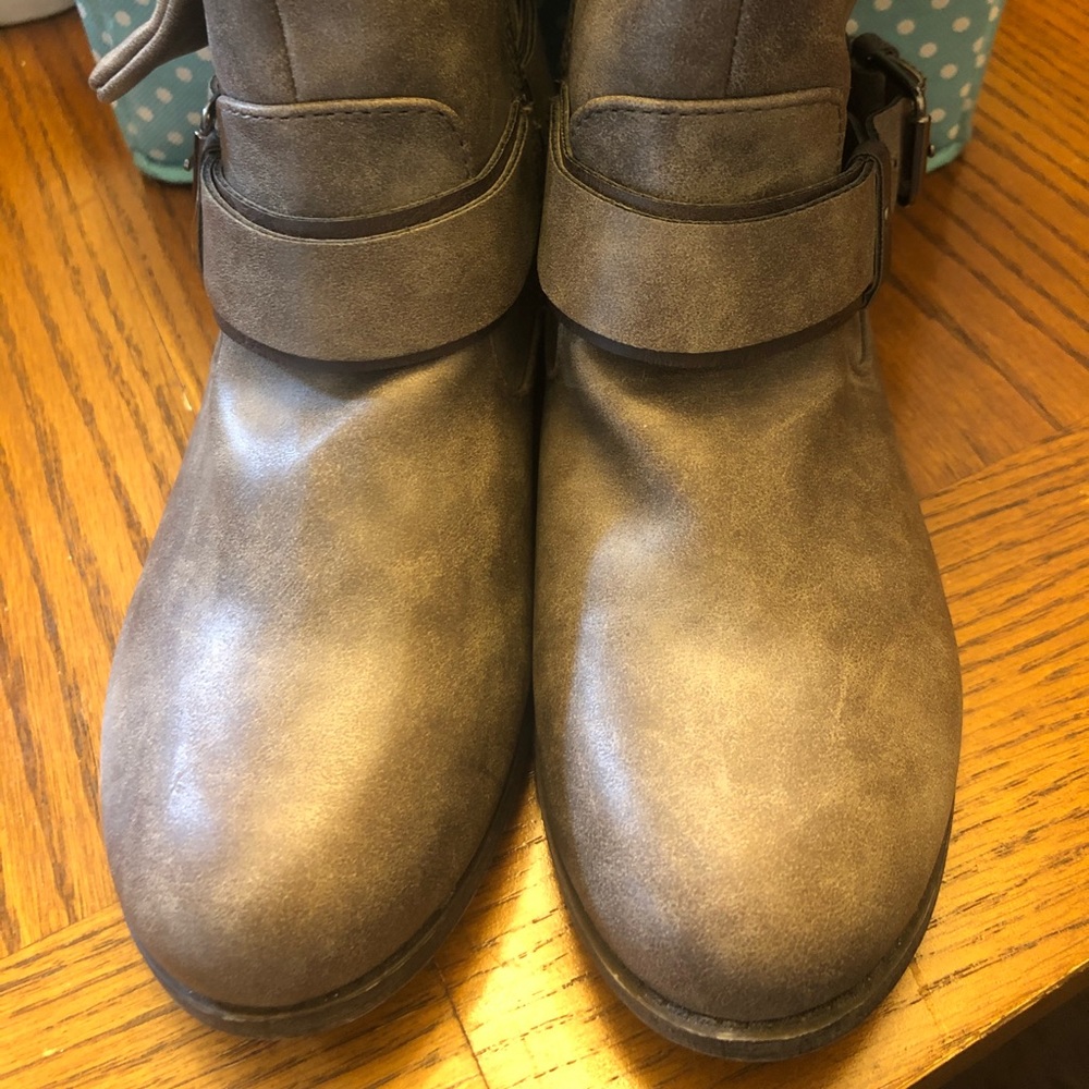 Grayish/Brown Ankle Boots Size 7